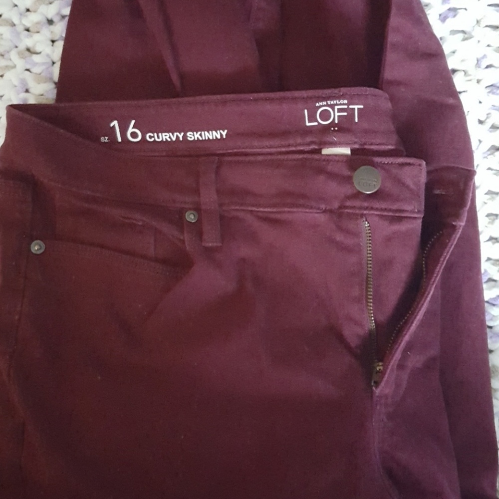 Loft size 16 burgundy curvy fit skinny jeans